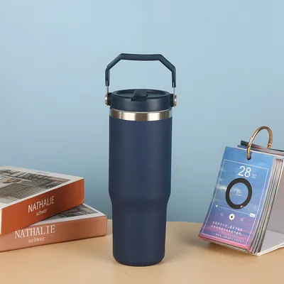 Αγορά 30oz Ατσάλινο Tumbler Vakuum Απομονωμένο μπουκάλι νερού για το σπίτι ή το αυτοκίνητο επαναχρησιμοποιήσιμο φλιτζάνι με άχυρο ανθεκτικό στη διαρροή Flip κρύο για 12 ώρες ή παγωμένο για 2 ημέρες διαδικτυακή κατασκευή