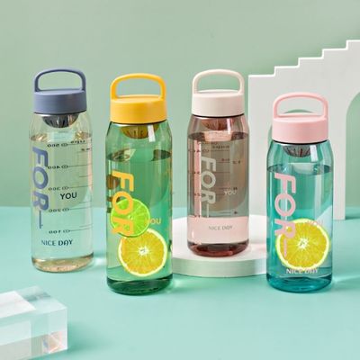 50 Oz 700ml μπουκάλι νερού πλαστικό τσάι λουλουδιών Προσαρμοσμένα πλαστικά μπουκάλια νερού χύδην με έντυπο λογότυπο για τα γραφεία του αθλητισμού Σπίτια
